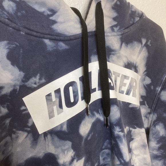 XL Hollister blue white tie die shirt. - Picture 3 of 6